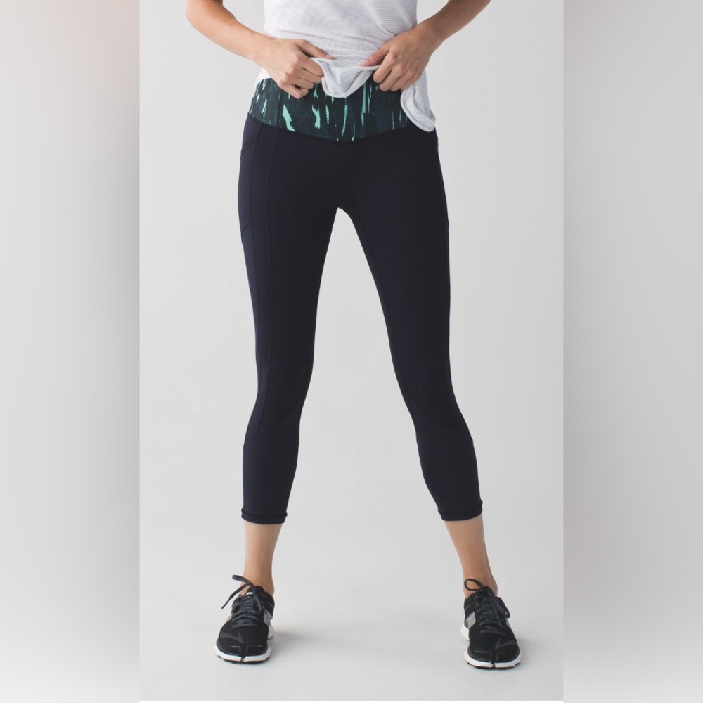 Lululemon All The Right Places Crop Naval Painted Animal‎ Menthol Black sz4